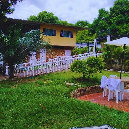 Hotel Villa De Rauzan Melgar Exterior photo